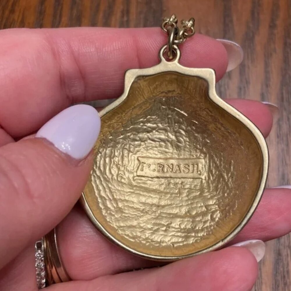 Gold Shell Pendant Necklace - Picture 2 of 4